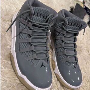 Jordan Max Aura ‘Cool Grey’ Basketball shoes